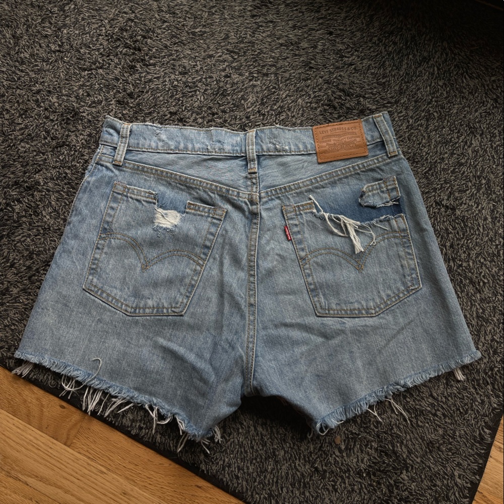 Levi Wedgie Short